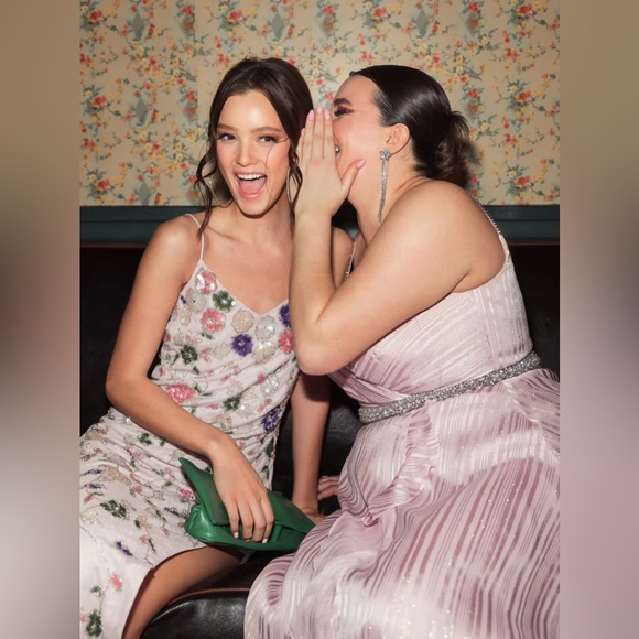 Mac Duggal Embellished Lace Sleeveless V-Neck Gown Lilac Multi 10893 - Picture 3 of 14